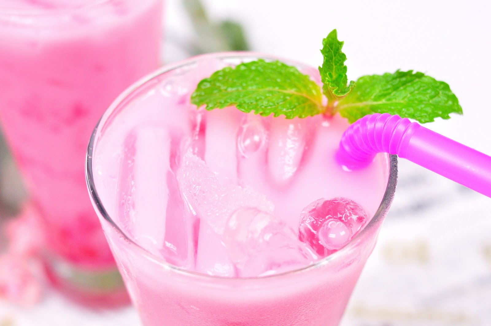 Iced pink перевод. Pink Milk. Iced Pink Milk. Pink&Milk Ману. Pink Milk Effect.