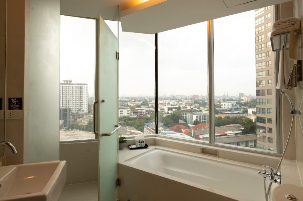 15 Bangkok Hotels With Bathtubs You'll Want To Sleep In