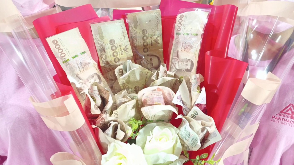 Thai Florist Offers Cash Bouquets For Valentine's Day