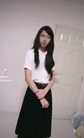 Thai Crossdresser Enjoys His Loved Ones' Support, Including Family & GF