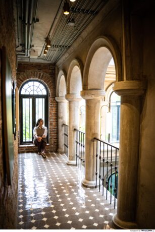 Ittha Boutique Is A Cafe With A Narnia-Like Entrance & Renaissance Vibes