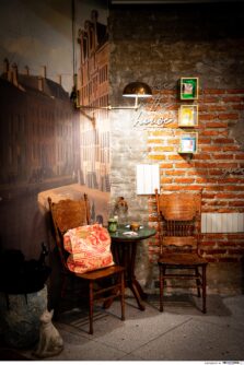 Ittha Boutique Is A Cafe With A Narnia-Like Entrance & Renaissance Vibes