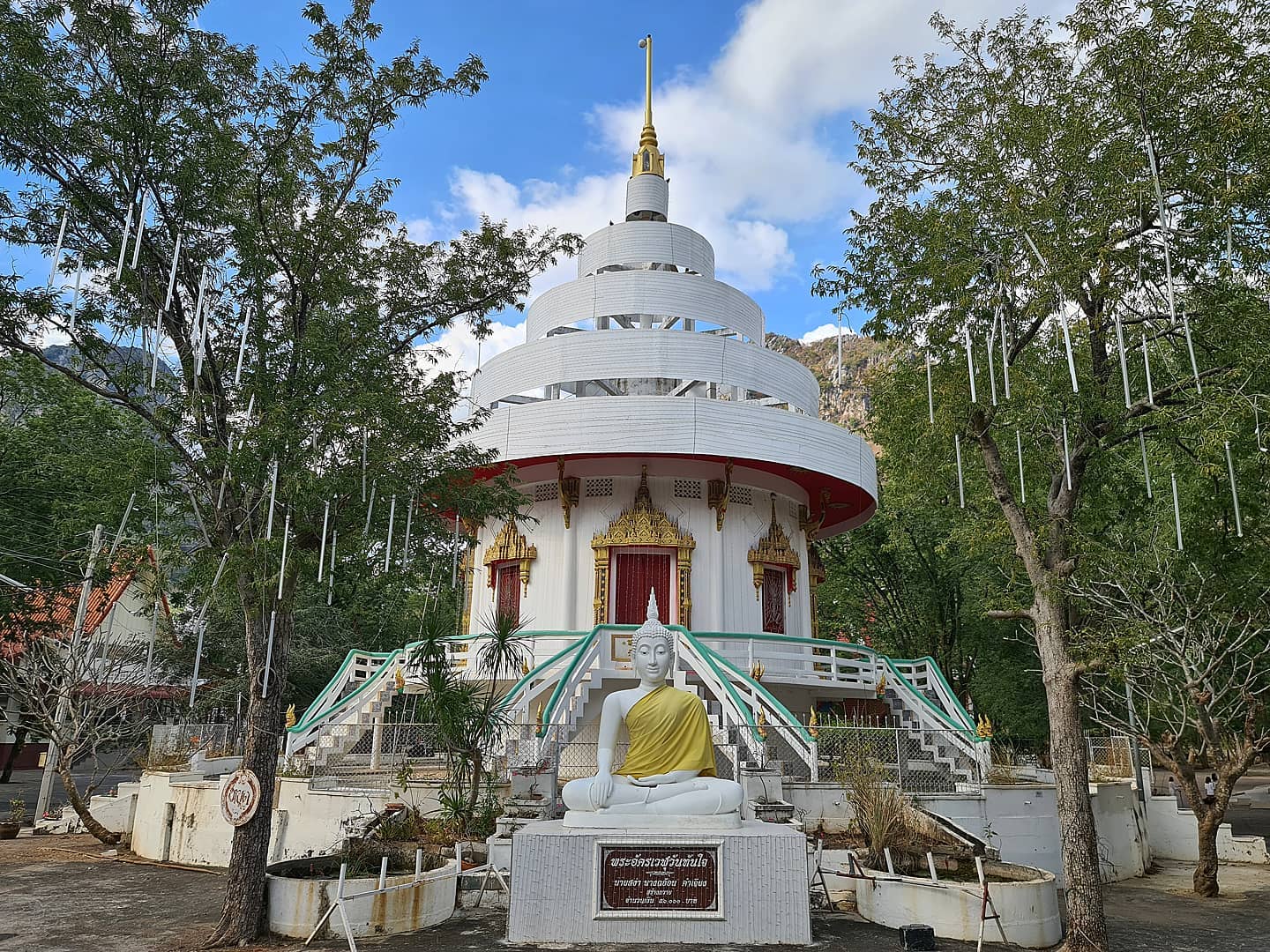 Khao Chin Lae - a mini temple on a mountain