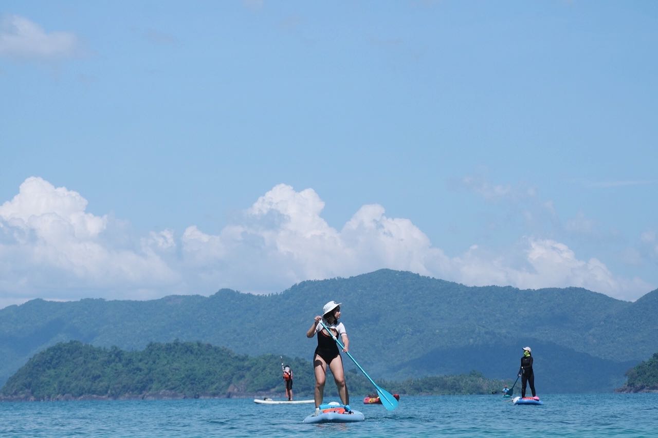islands in eastern thailand - sup board paddling