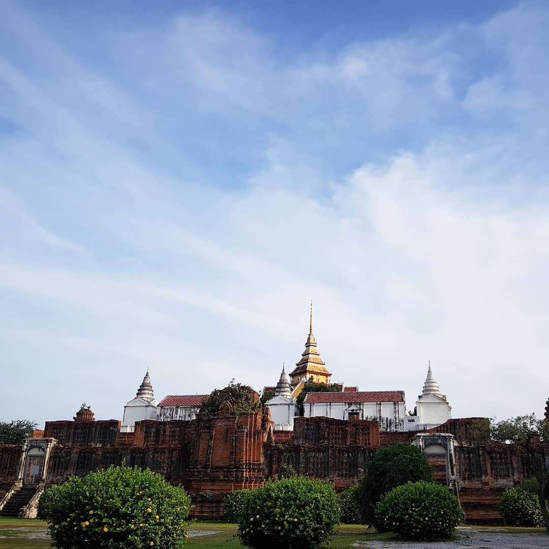 Prasat Nakhon Luang - thai-khmer sanctuary