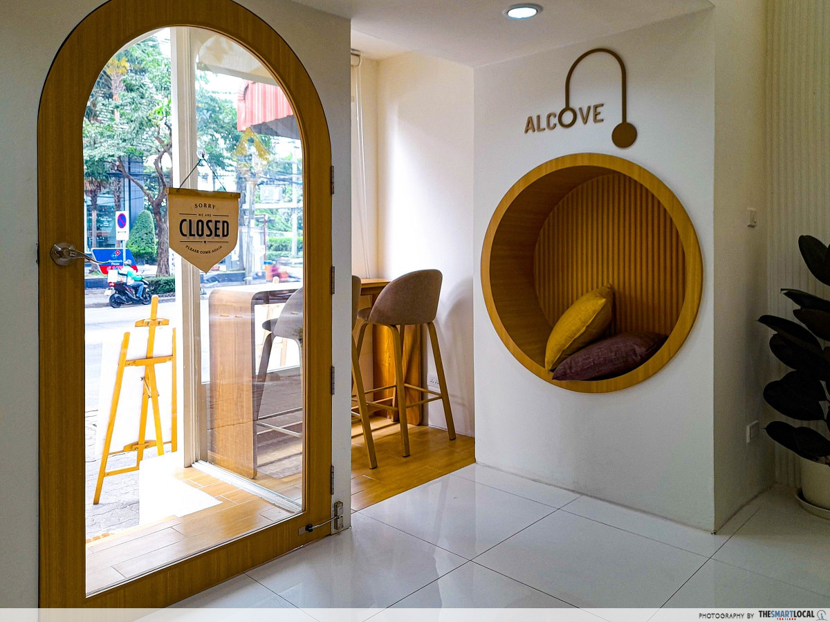 alcove cafe udom suk - interior and entrance