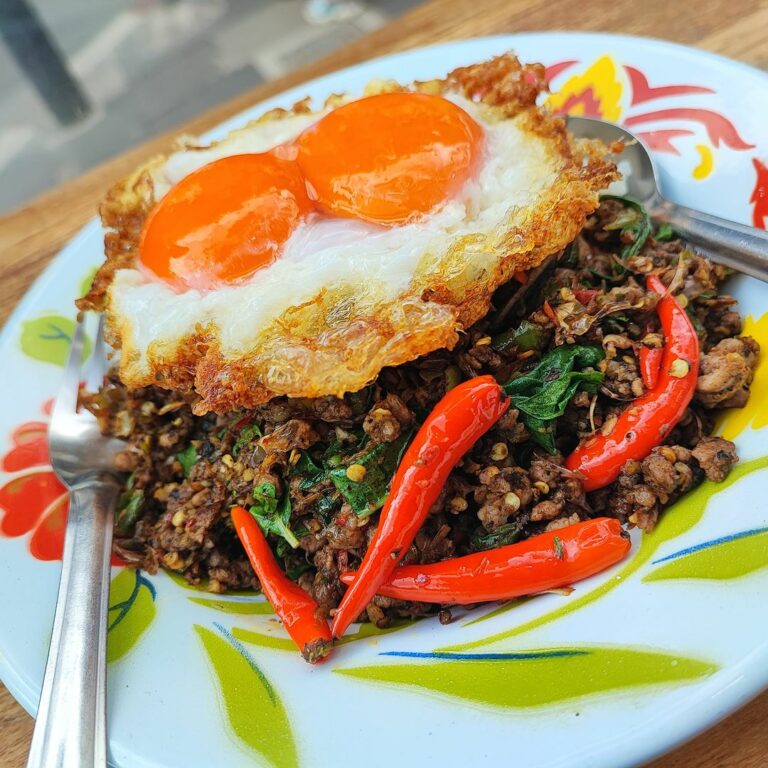 Phed Mark: Authentic Pad Krapao Shop In Ekkamai