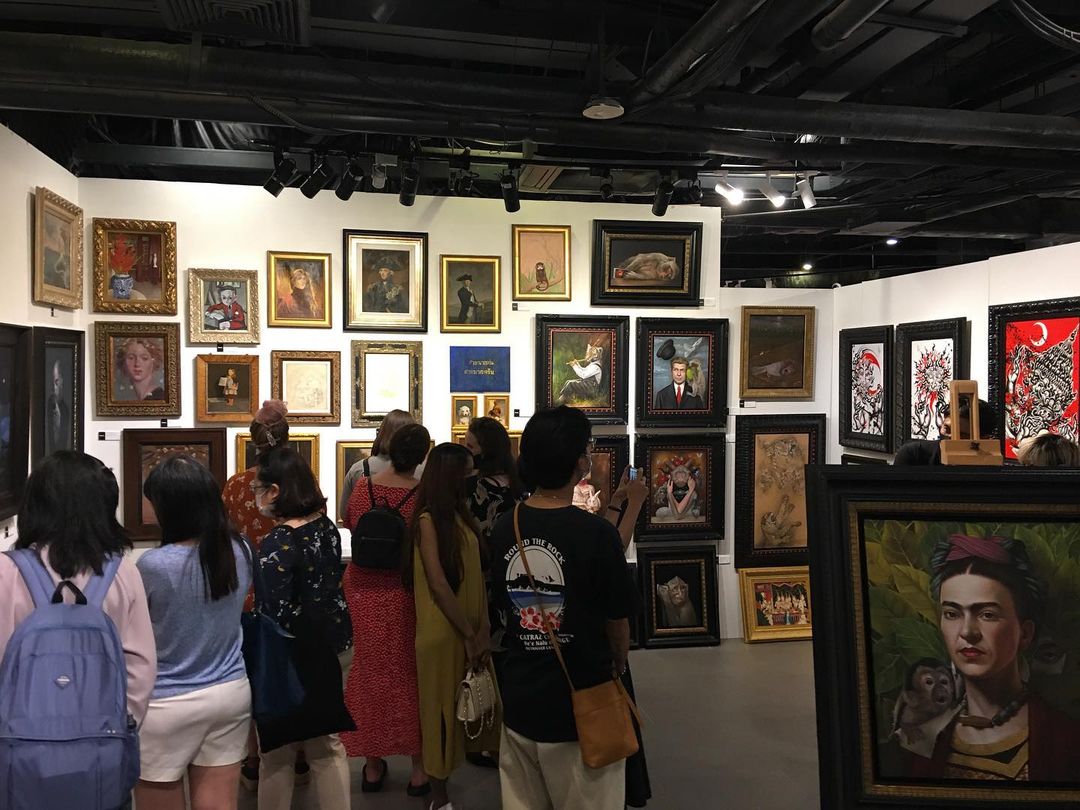 people looking at art at the Mango Art Festival 2022