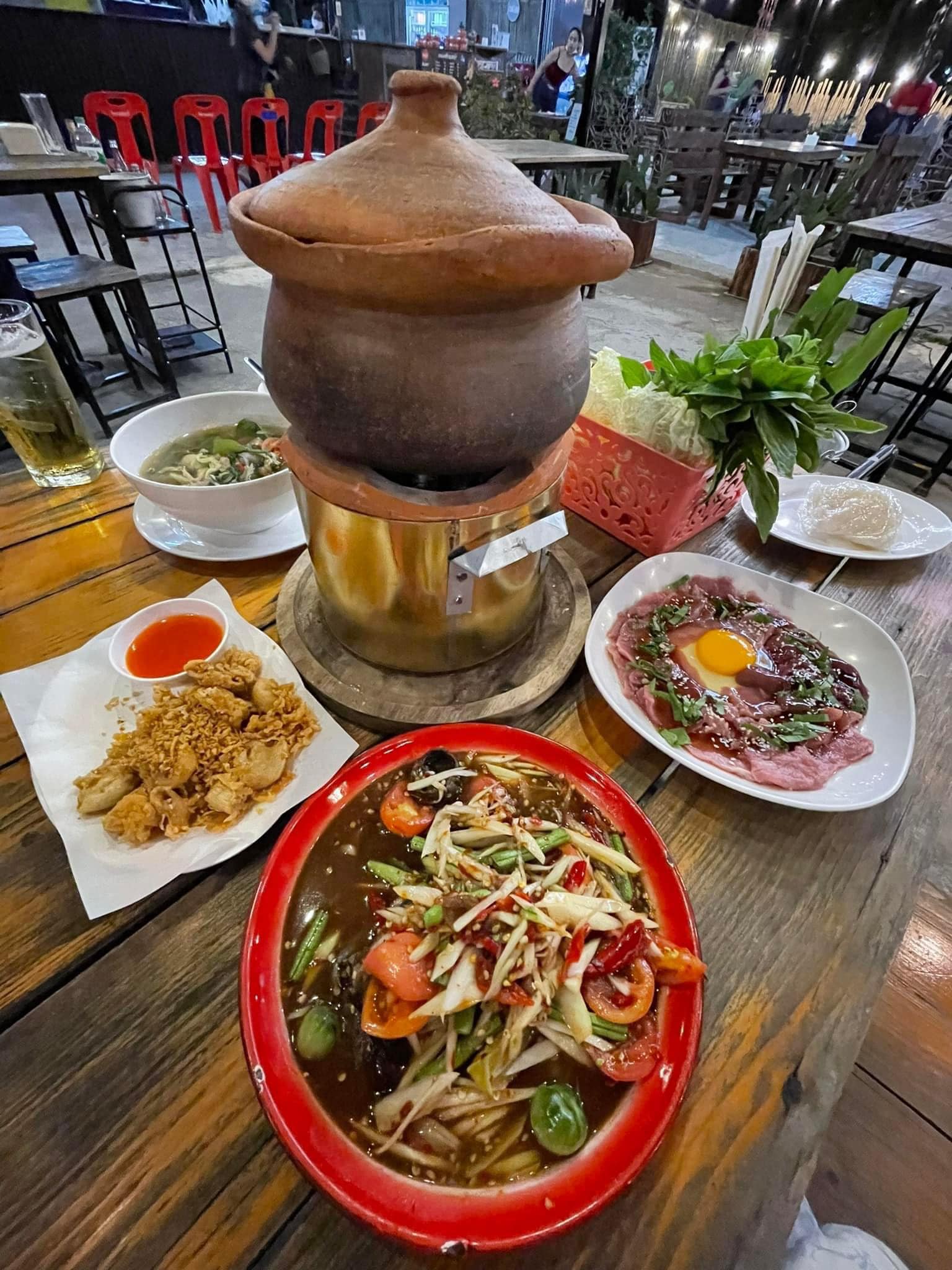A dinner table with som tam pla ra at a Chonburi eatery