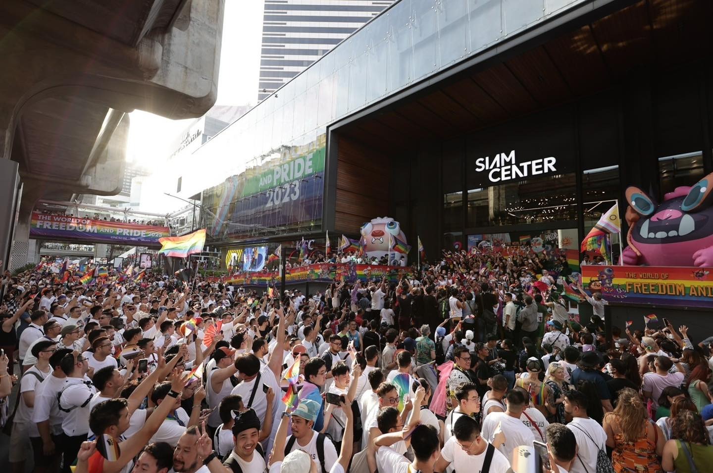 A crowd of people taking part in the Pride Parade 2023 that passed through Siam Center 