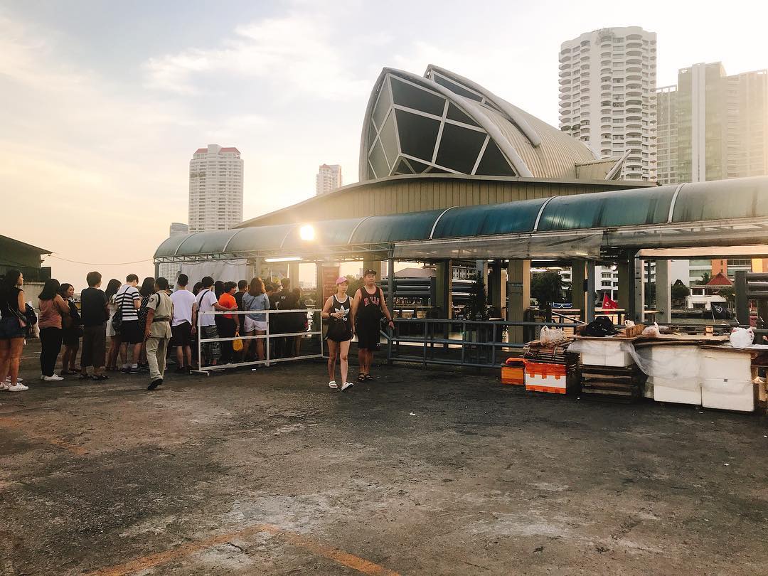 A line forming at the ferry service to Asiatique near BTS Saphan Taksin.