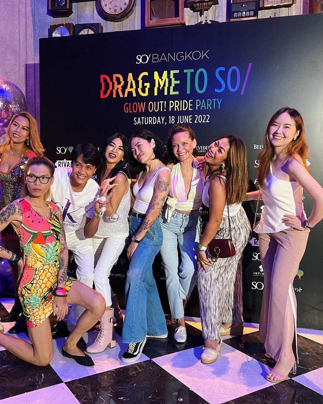 A group of women posing together at the Drag Me To SO/ party. 
