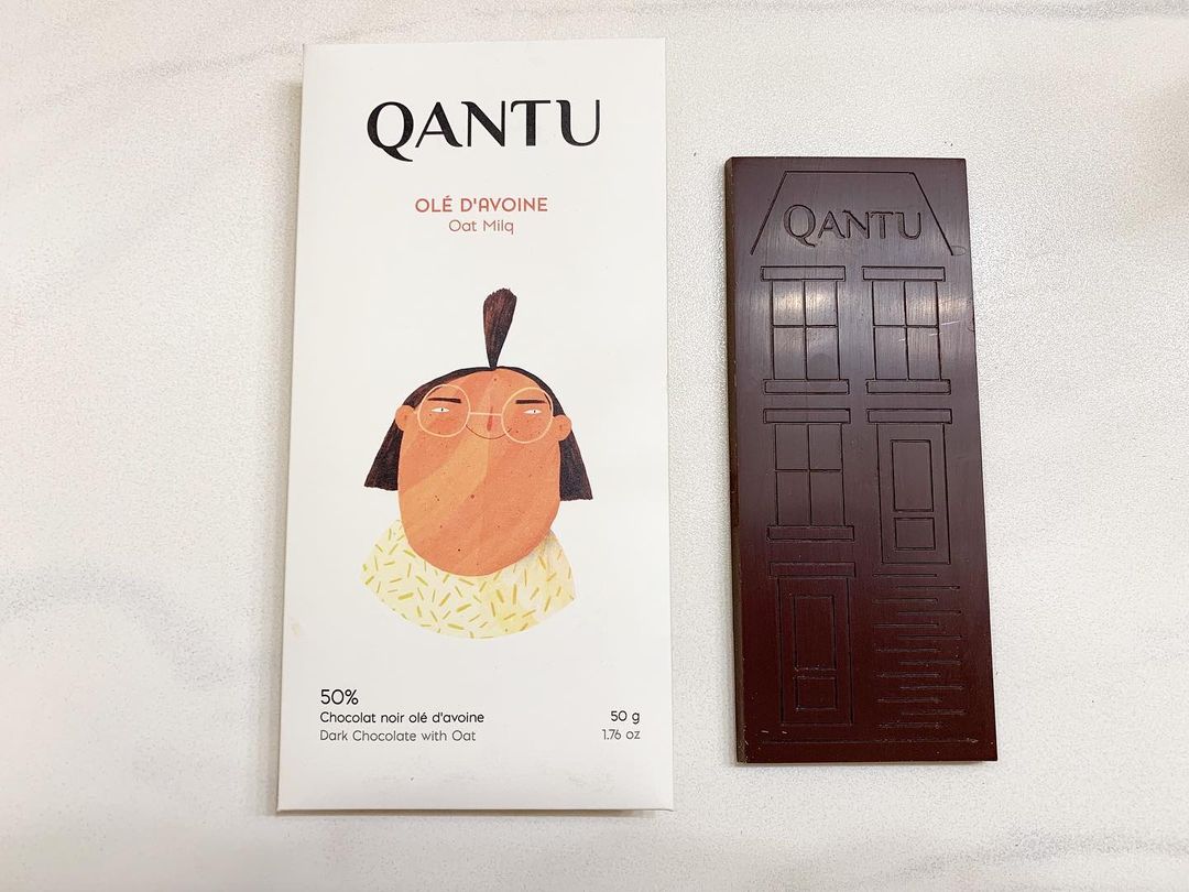 A Qantu chocolate bar that uses cocoa beans from Peru. 