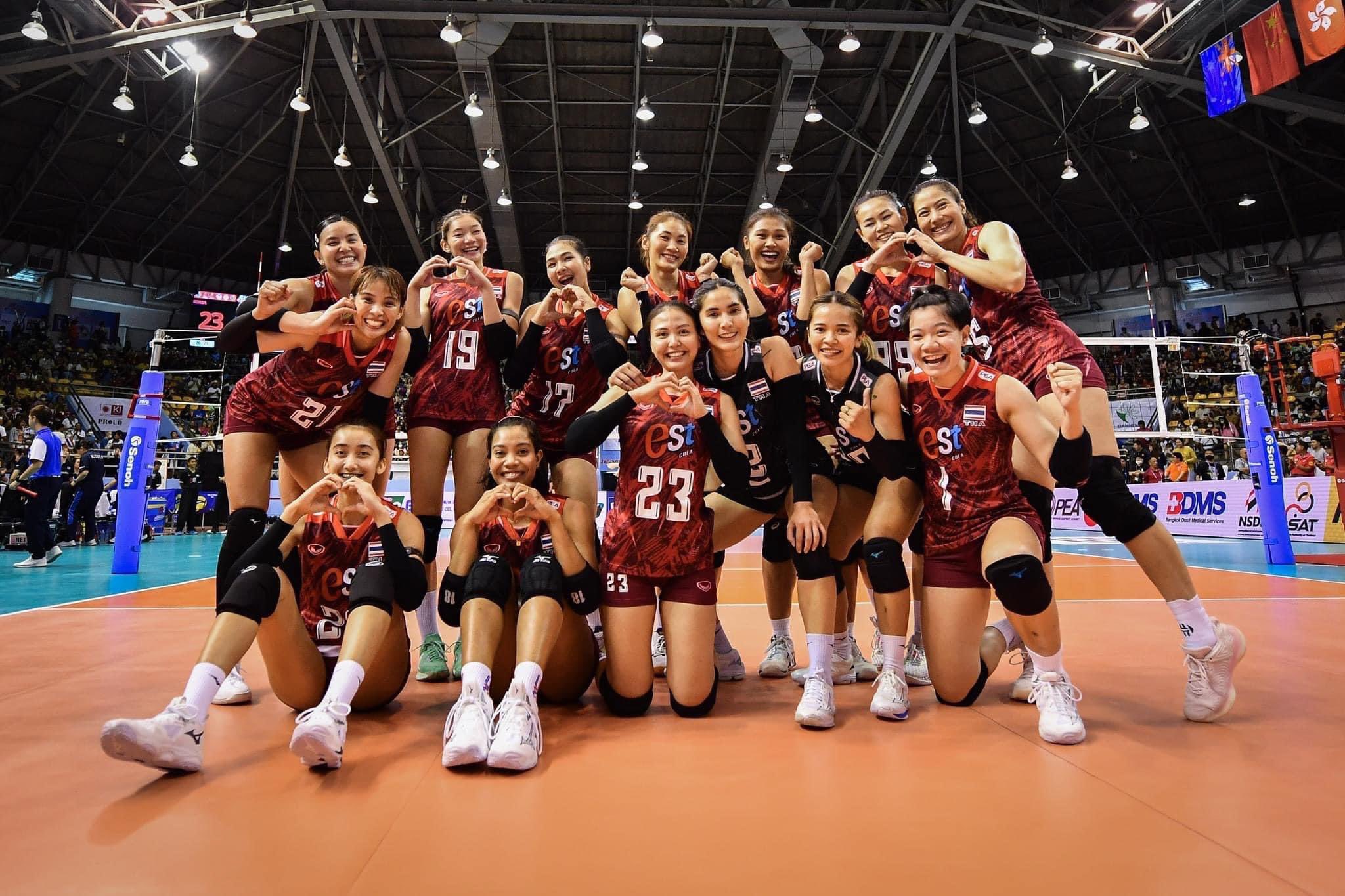 Thai women's volleyball team posing after their win 