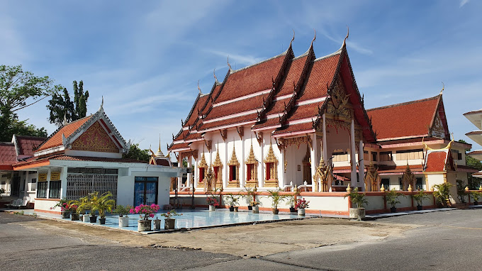 A popular Thai temple in Yala. 